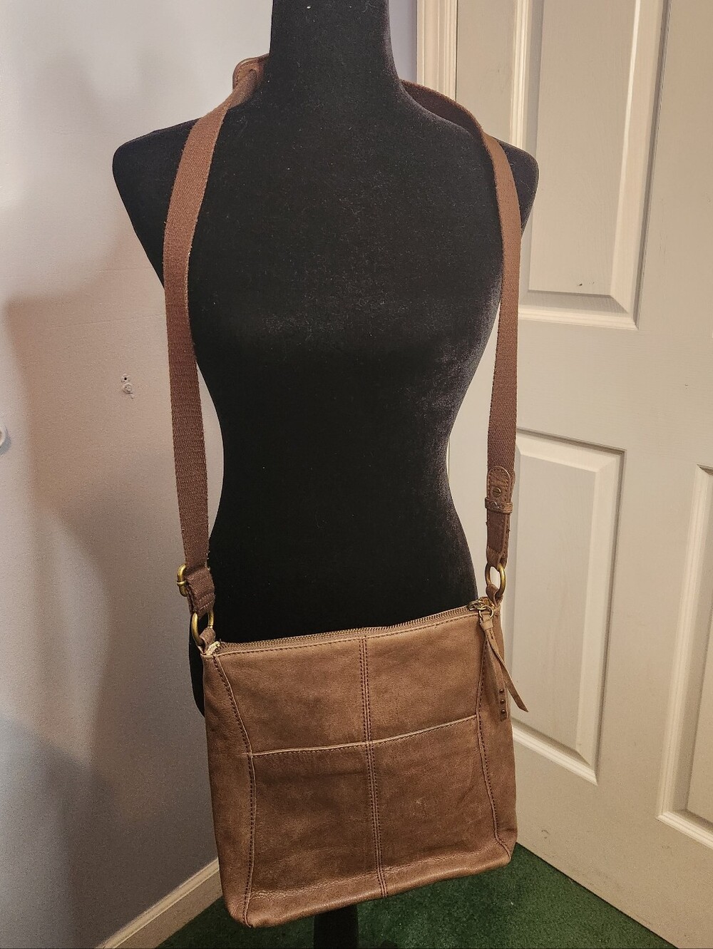 The Sak Crossbody Leather Bag Brown - Picture 3 of 10